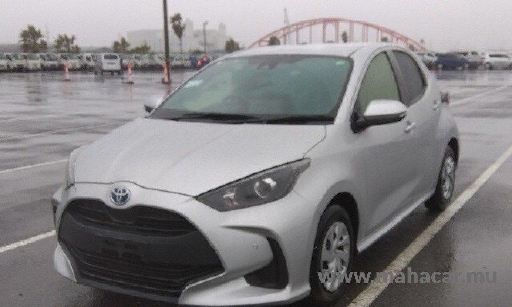 2021 Toyota Yaris Hybrid photo 2