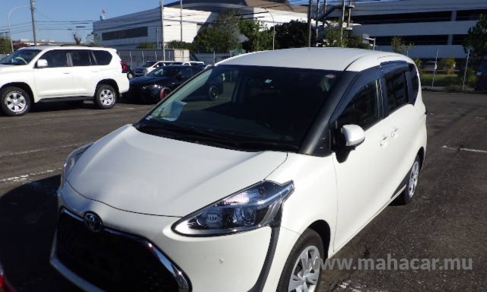 2021 Toyota Sienta Hybrid, White