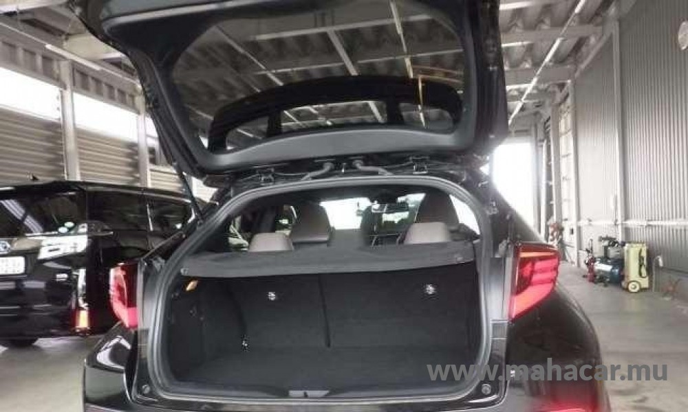 2019 Toyota CHR photo 2