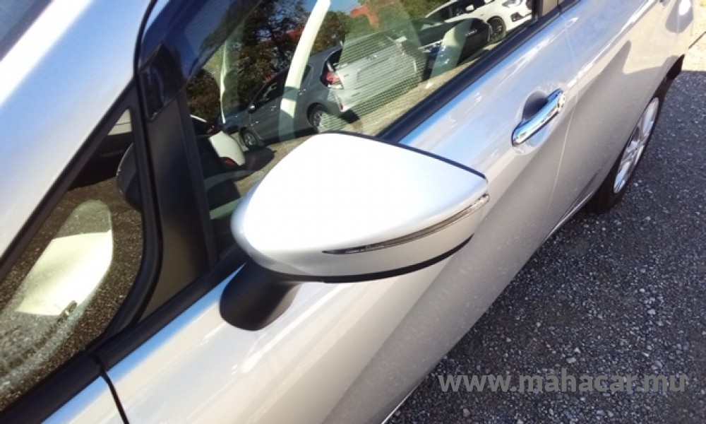 2020 Nissan NOTE E-POWER photo 3