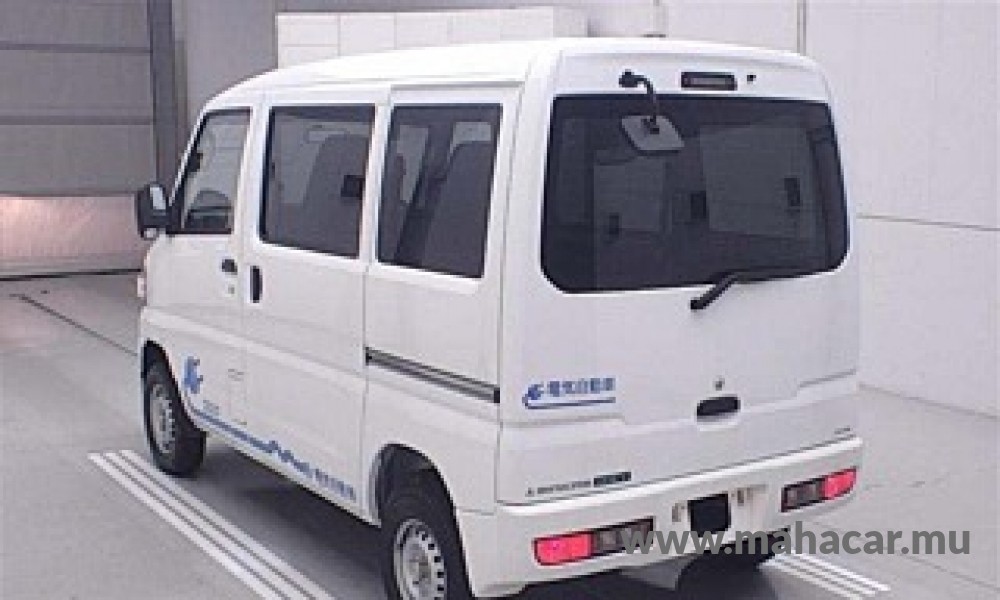 2022 Mitsubishi Mini Cab photo 2