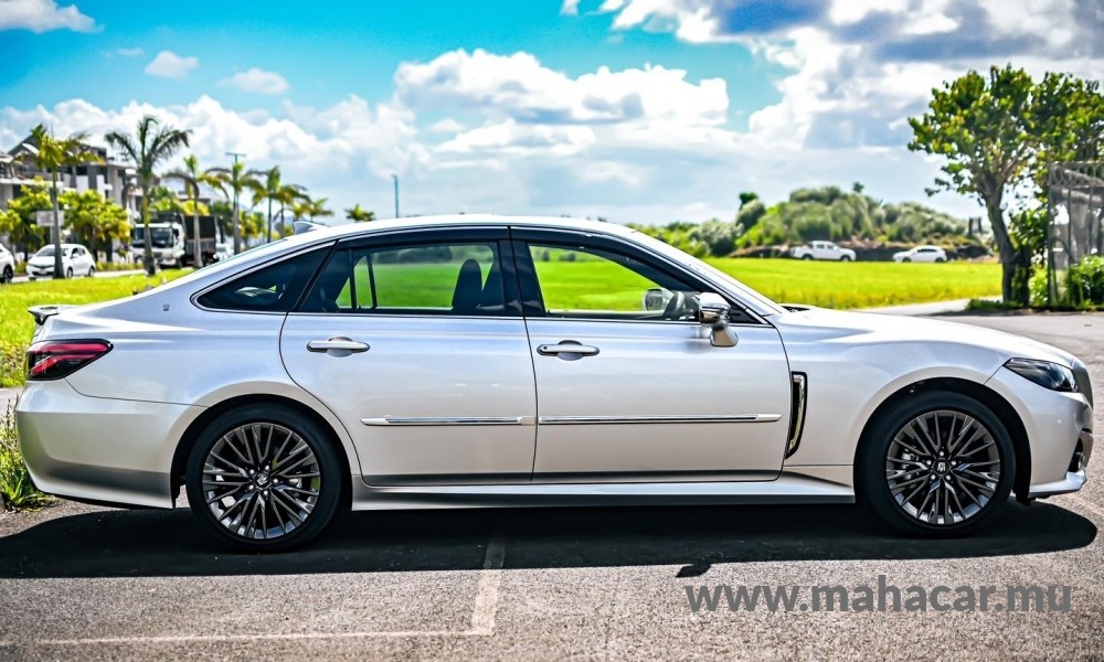 2020 Toyota Crown RS photo 5