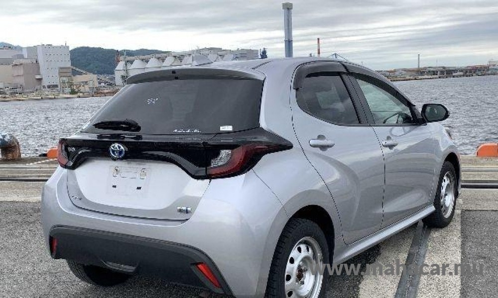 2023 Toyota Yaris Hybrid photo 3
