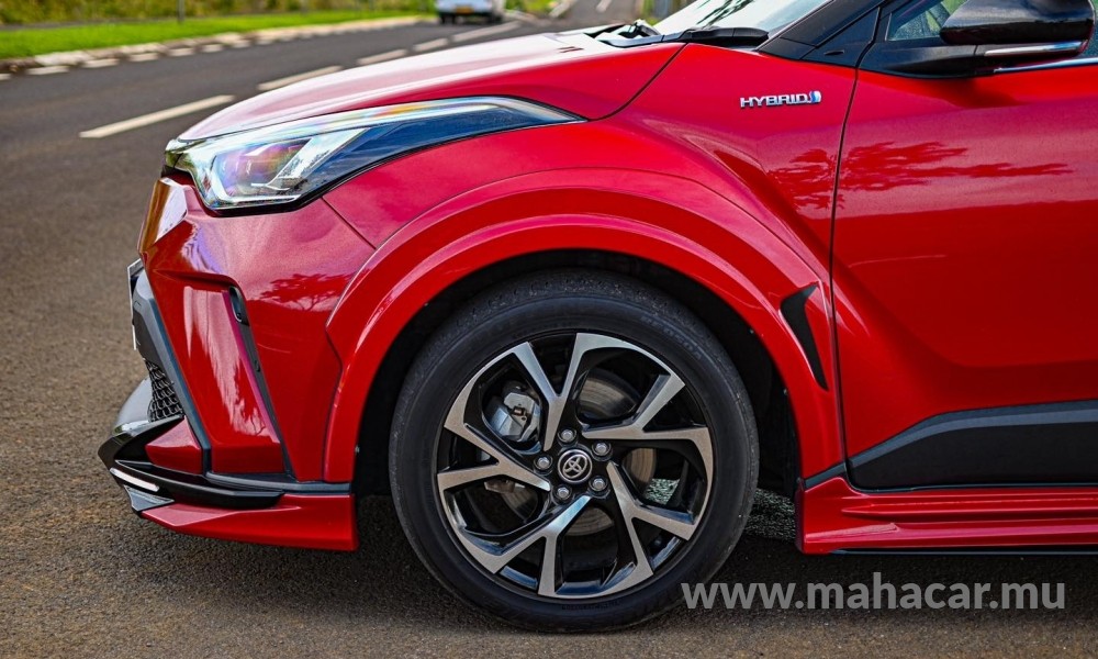 2020 Toyota CHR HYBRID photo 4