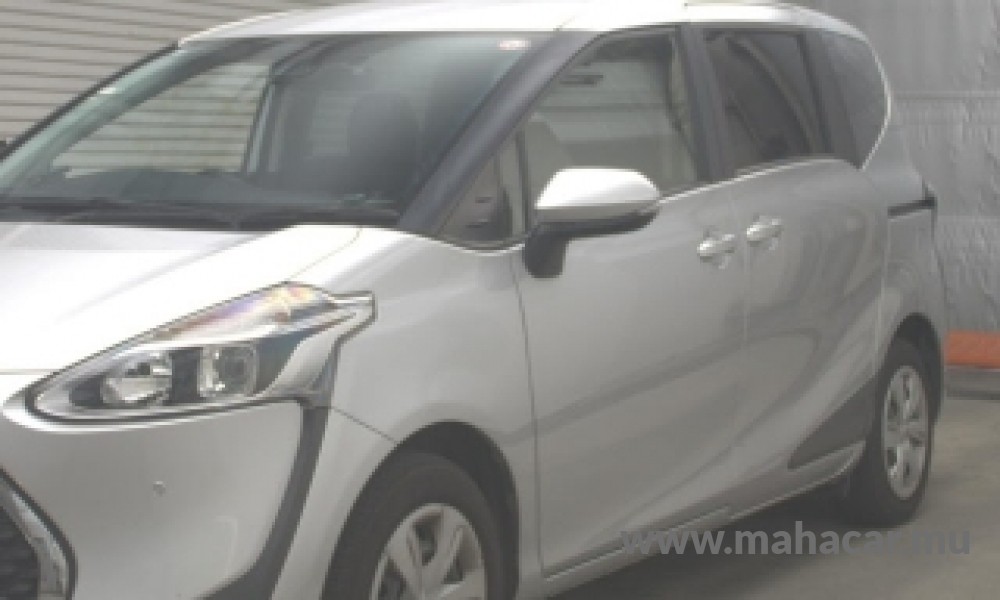 2022 Toyota Sienta, Silver