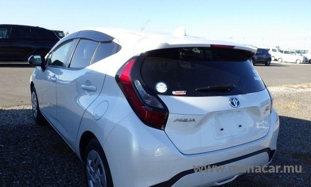 2021 Toyota AQUA photo 3