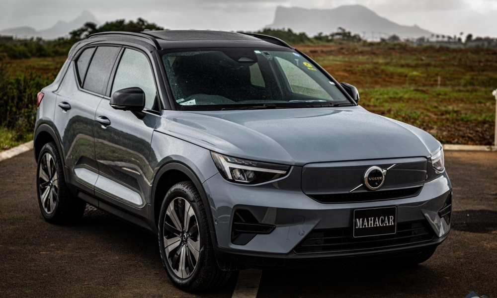2022 VOLVO XC40 photo 2