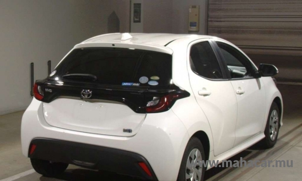 2021 Toyota Yaris photo 2