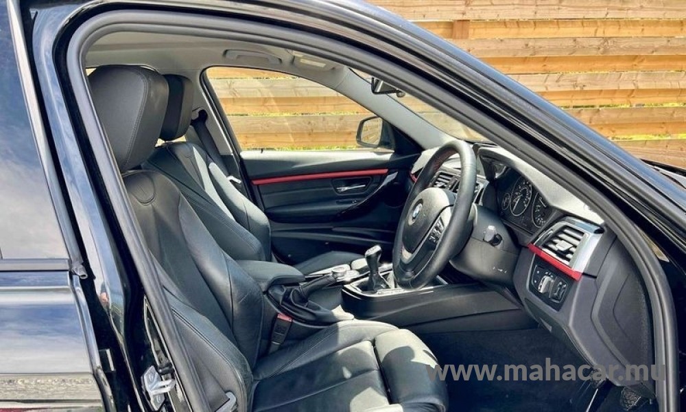 2019 BMW 318i photo 4