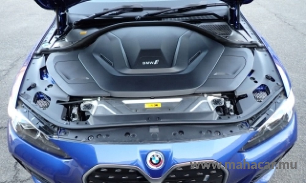 2022 BMW i4 photo 16