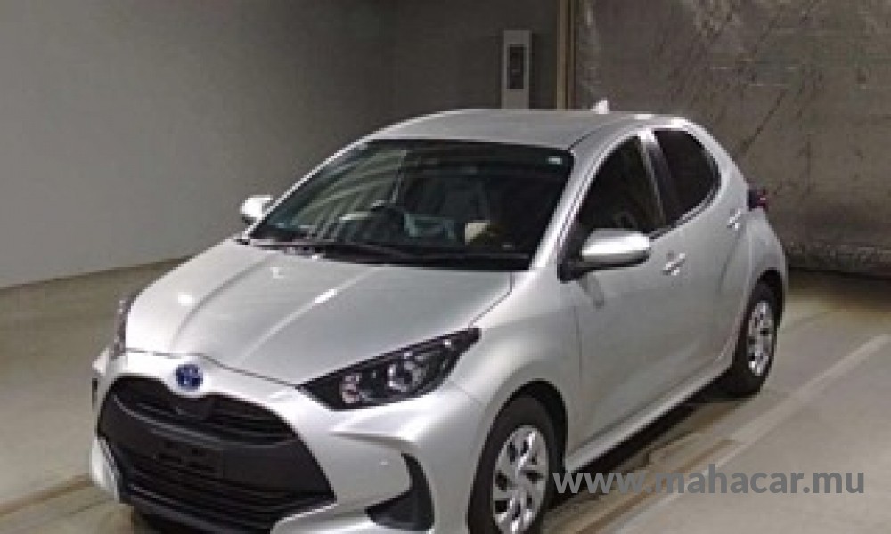 2021 Toyota Yaris Hybrid, Silver