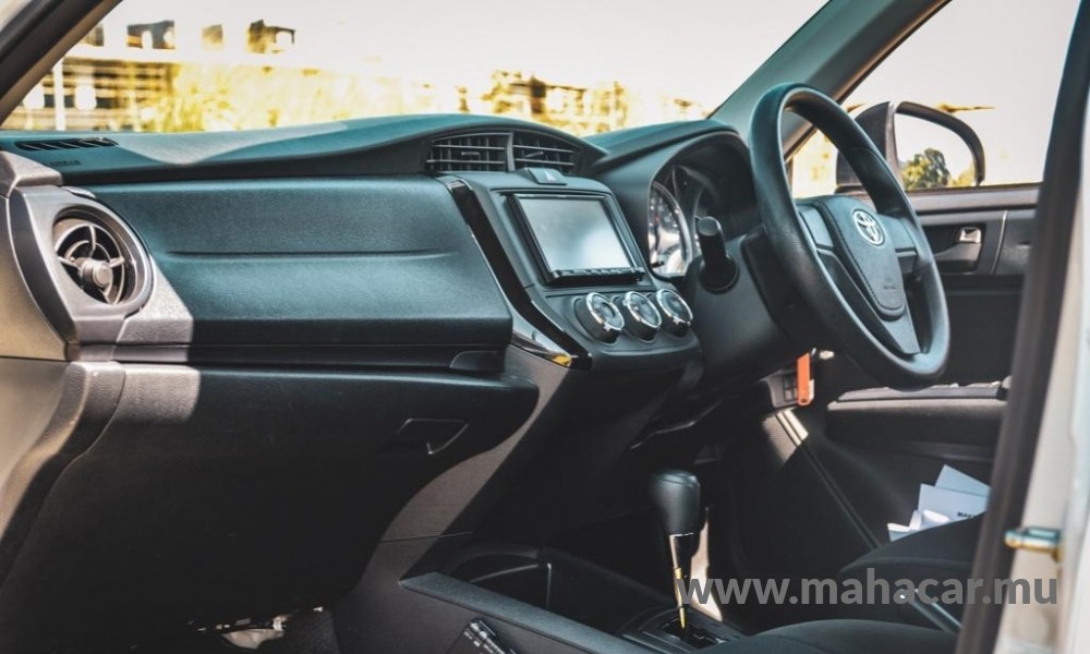2018 Toyota Corolla Axio photo 8