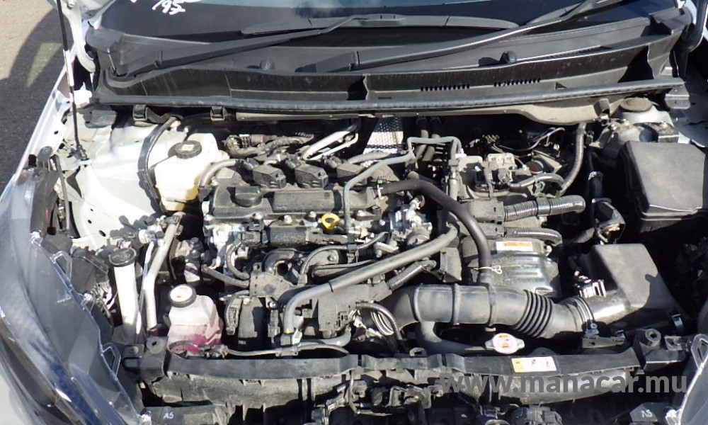 2022 Toyota Yaris Hybrid photo 2