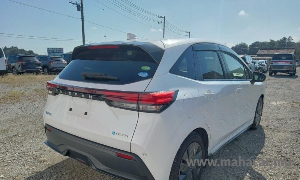 2021 Nissan NOTE E-POWER photo 3