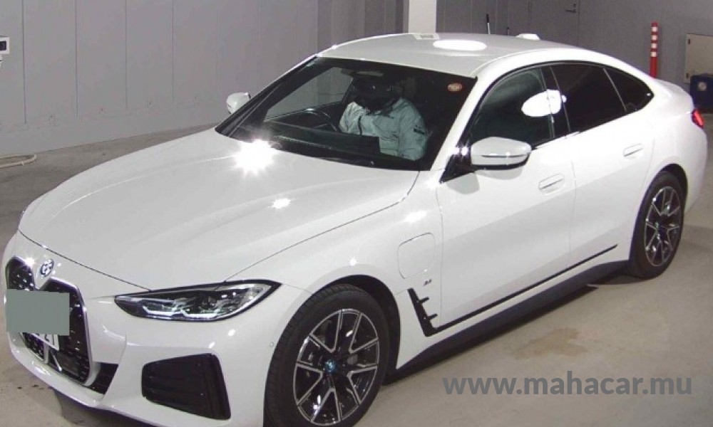 2024 BMW i4, White