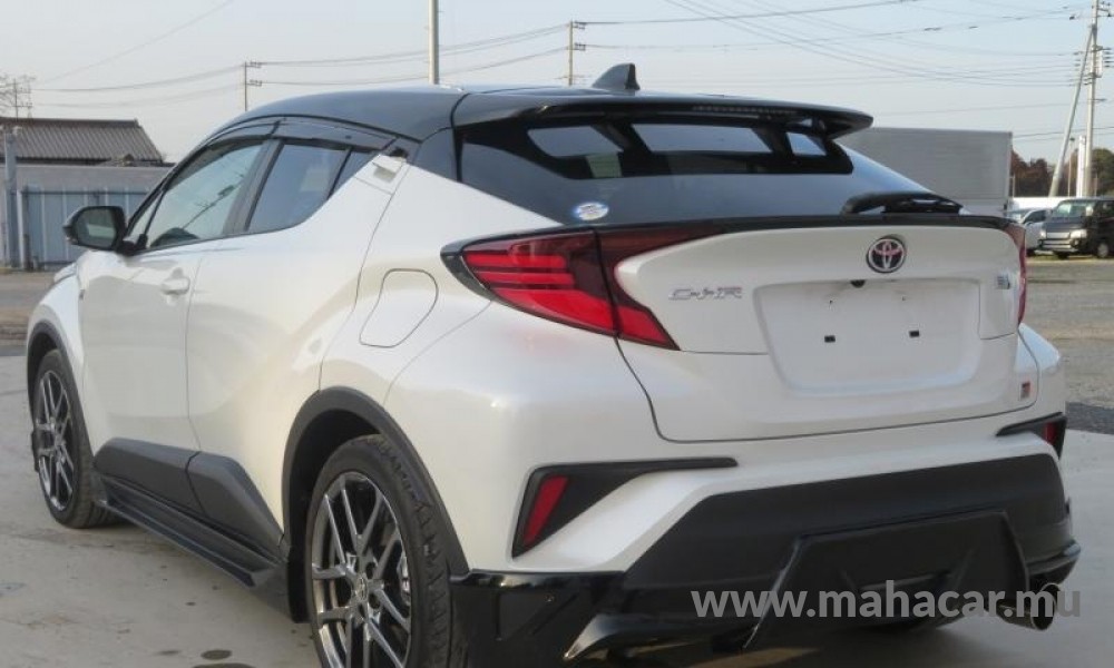 2020 Toyota CHR HYBRID photo 2