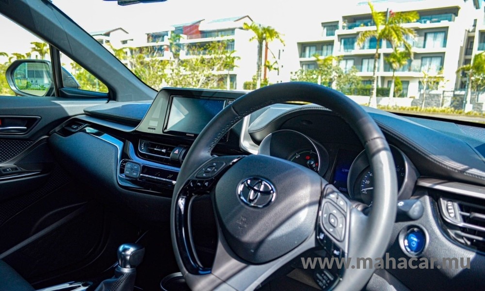 2019 Toyota CHR HYBRID photo 6