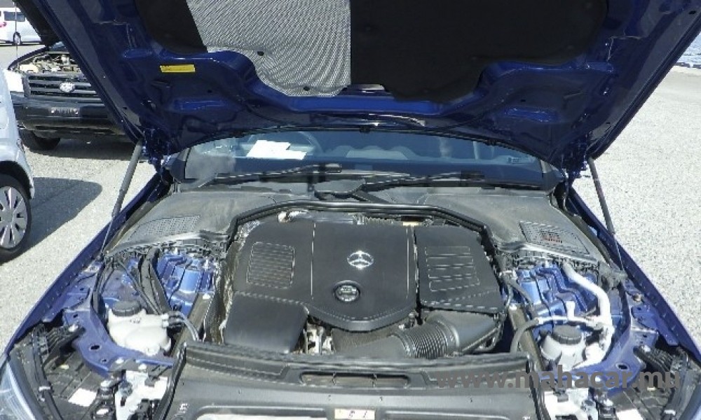 2023 Mercedes C200 photo 2