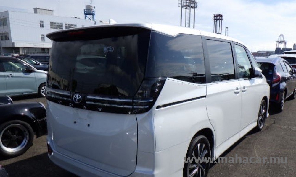 2024 Toyota VOXY photo 5