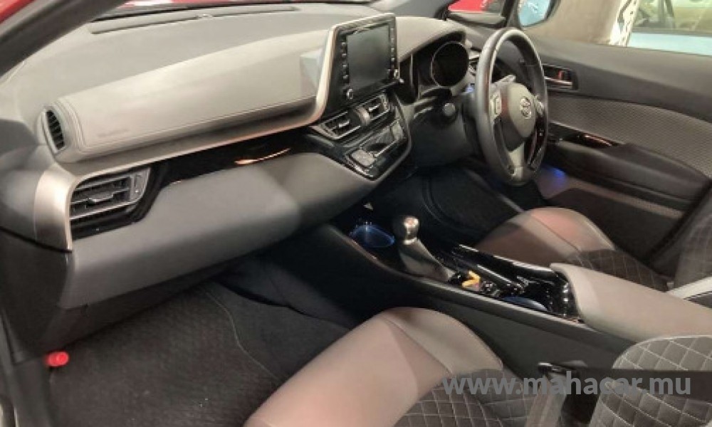 2020 Toyota CHR HYBRID photo 5