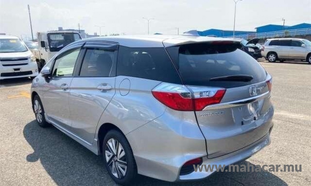 2019 Honda SHUTTLE HYBRID photo 2