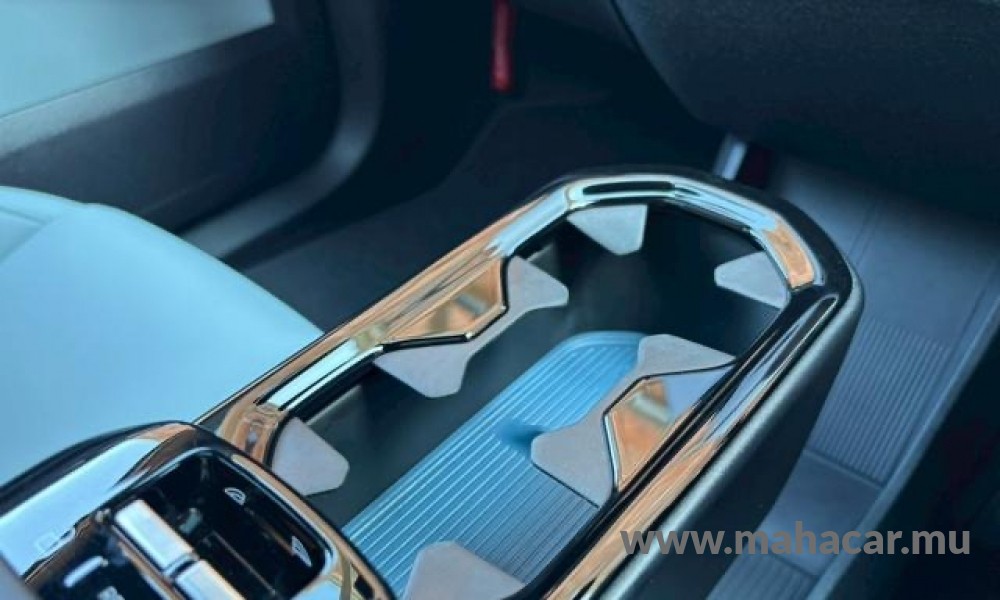 2024 VOLVO EX30 photo 7