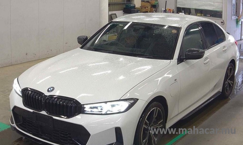 2024 BMW 330e, White