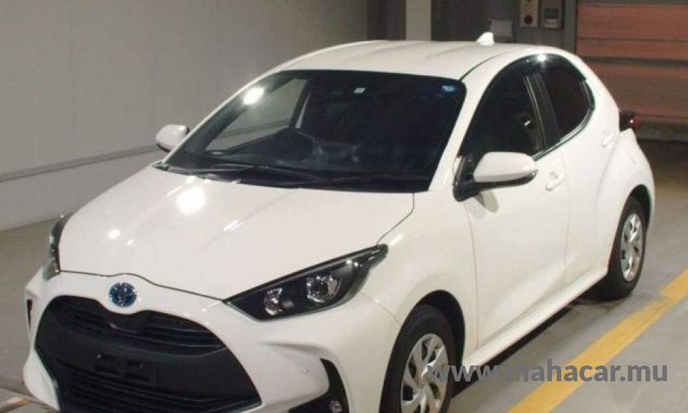 2020 Toyota Yaris, White