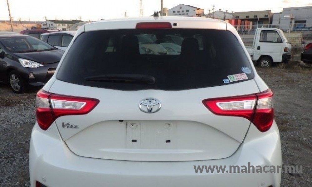 2019 Toyota Vitz photo 4