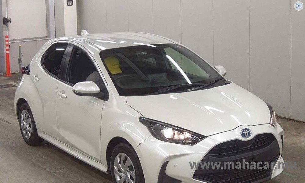 2022 Toyota Yaris, White