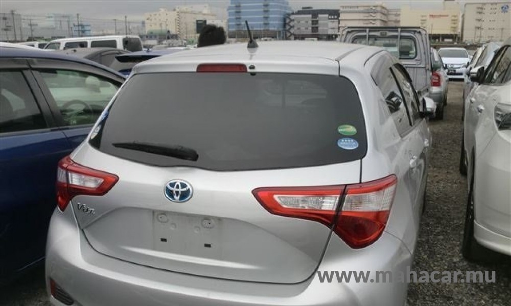 2019 Toyota VITZ HYBRID F photo 4