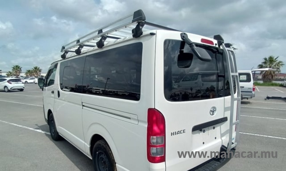 2022 Toyota Hiace photo 2