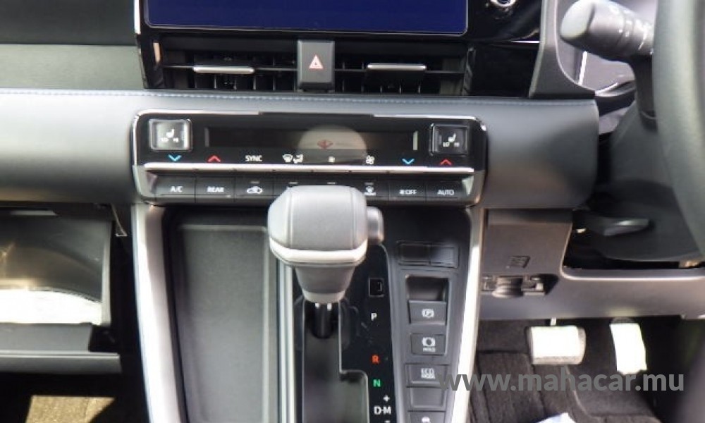 2023 Toyota VOXY photo 14