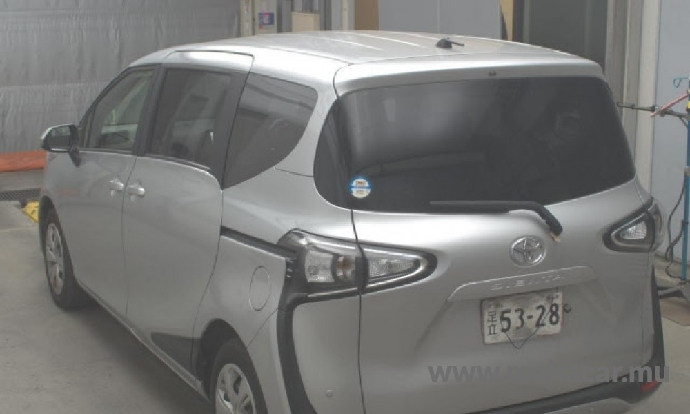 2022 Toyota Sienta photo 2