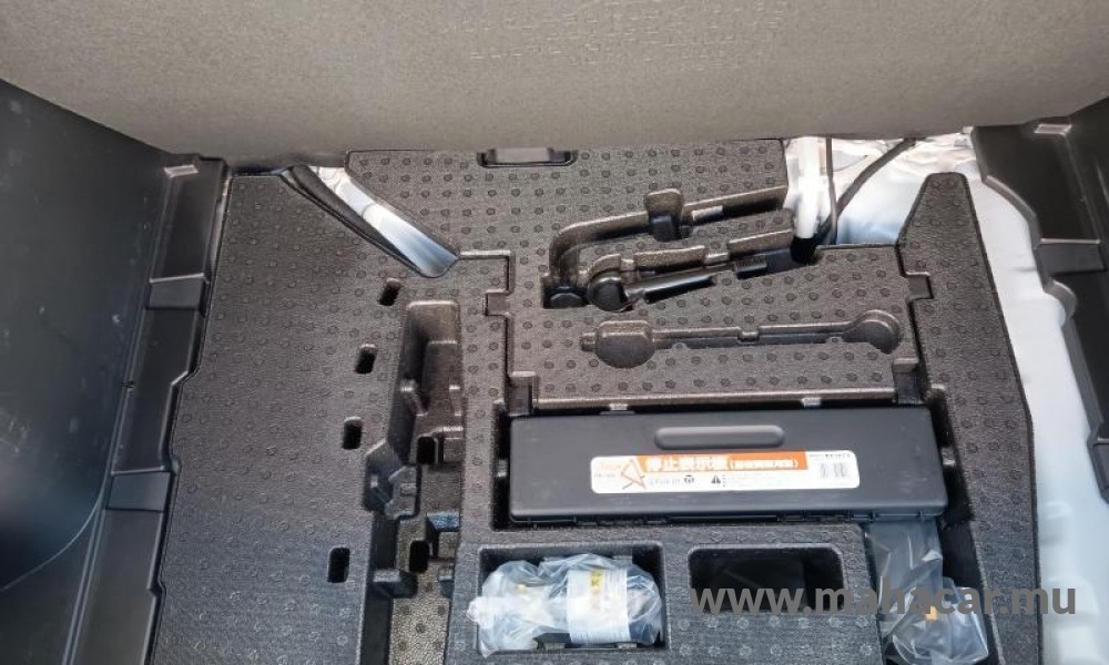 2023 Nissan NOTE E-POWER photo 2