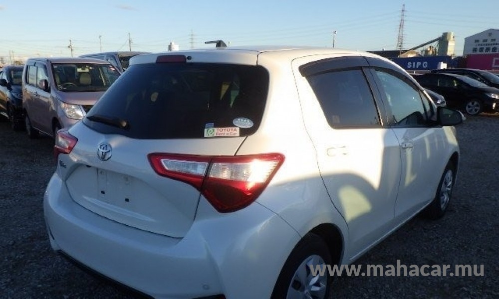 2019 Toyota Vitz photo 3
