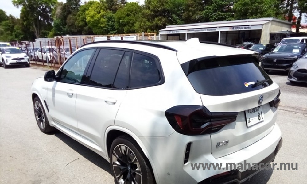2022 BMW iX3 photo 17