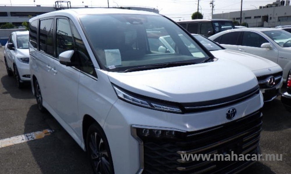 2023 Toyota VOXY photo 2