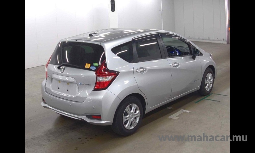 2018 Nissan NOTE E-POWER photo 6