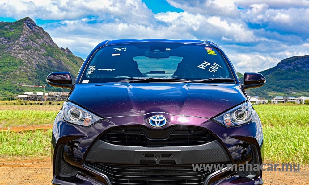 2020 Toyota Yaris photo 2