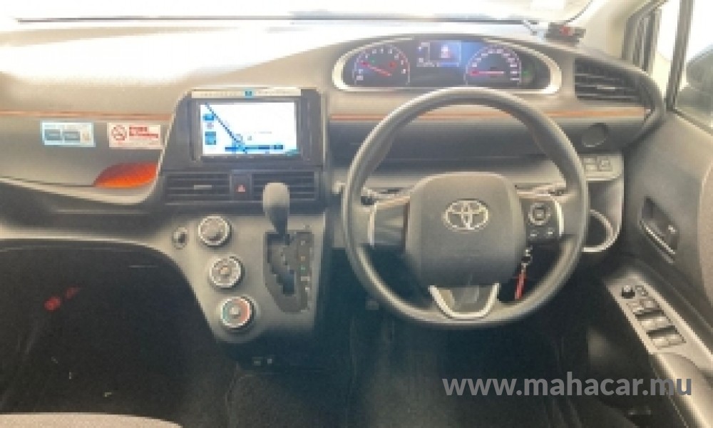 2022 Toyota Sienta photo 3