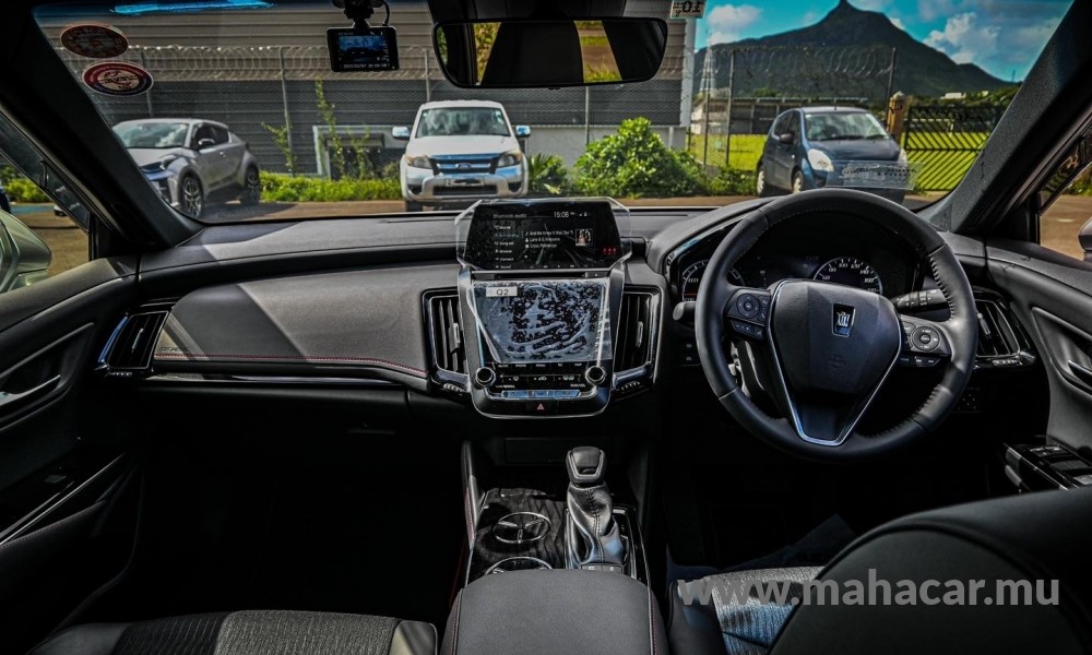 2020 Toyota Crown RS photo 3