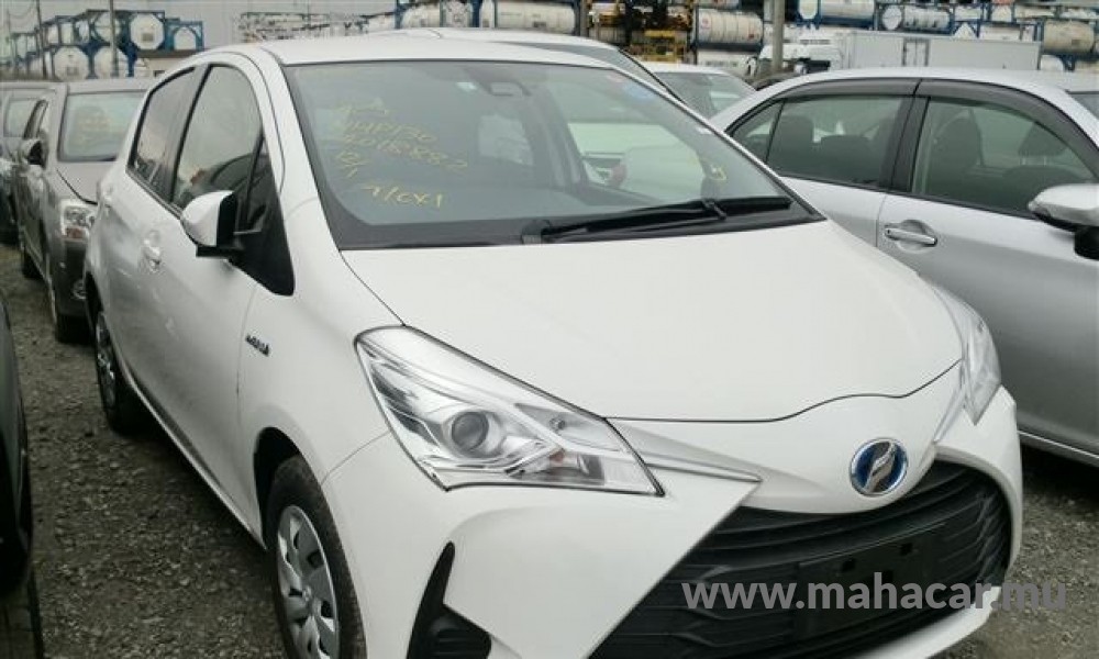 2019 Toyota VITZ HYBRID F photo 11