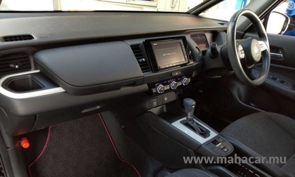 2020 Honda FIT HYBRID photo 2