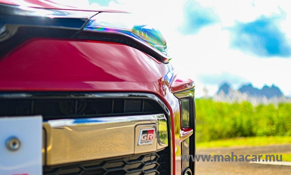 2019 Toyota CHR HYBRID photo 4