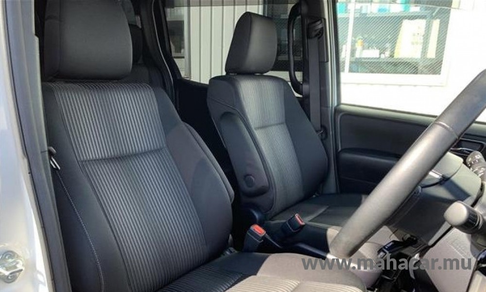 2019 Toyota VOXY photo 5
