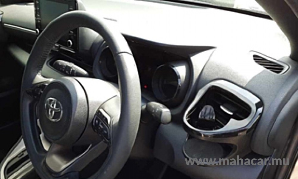 2020 Toyota Yaris photo 5