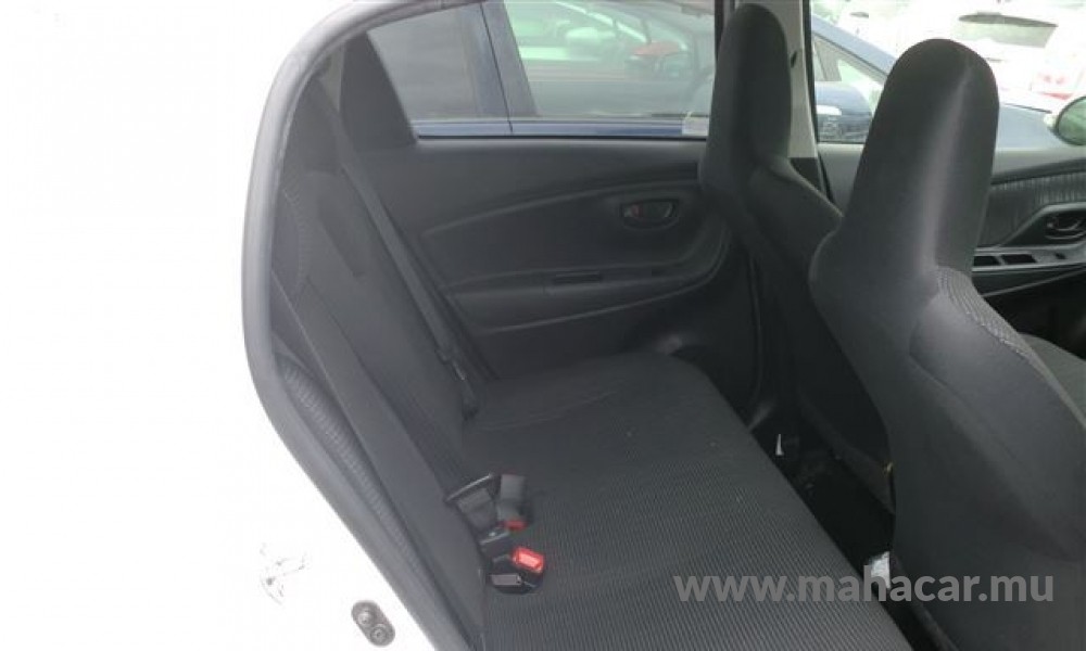 2020 Toyota Yaris photo 2