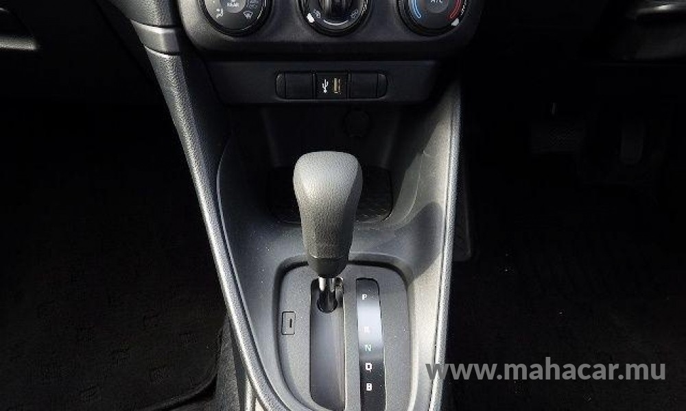 2021 Toyota Yaris photo 6