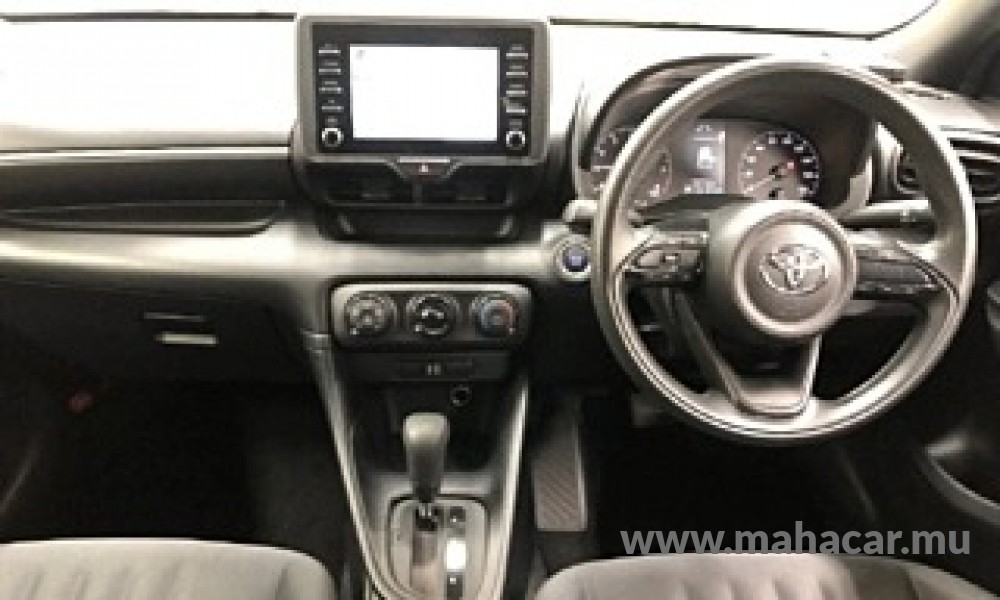 2021 Toyota Yaris photo 3
